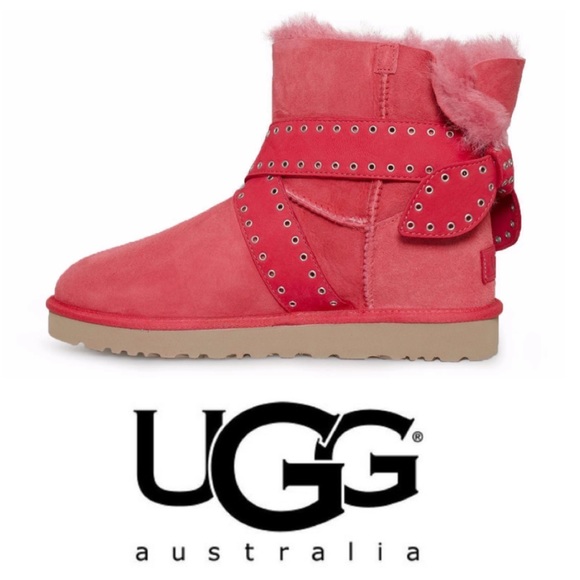 Like New Ugg Australia Cameron Grommet 